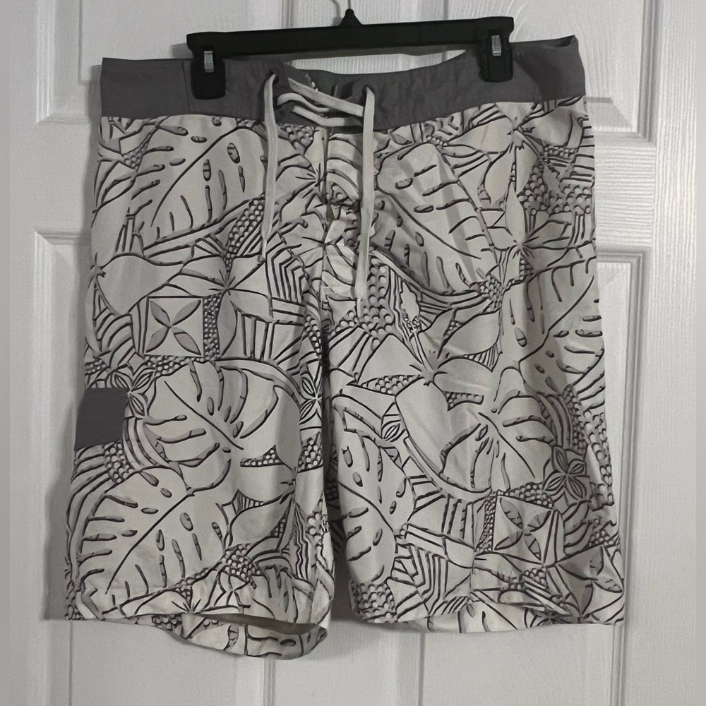 Old Navy Men’s Large Swim Trunks Gray And White With Drawstrings